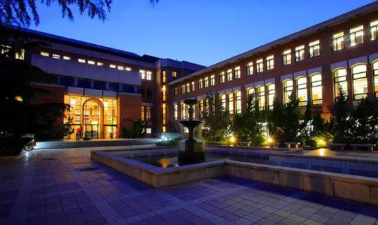 <a href='/Gaokao/College/Details/GBBK0001'>清华大学</a>图书馆