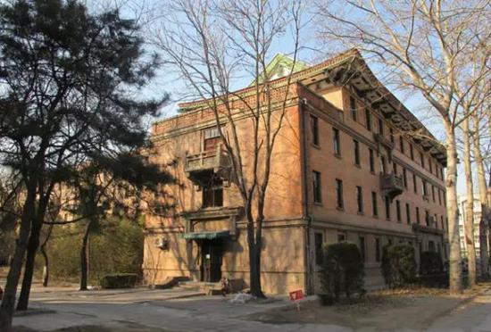 <a href='/Gaokao/College/Details/GBBK0001'>清华大学</a>1-3号宿舍楼