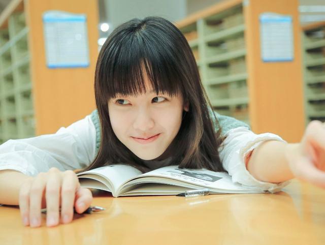 如果高考分数刚压一本线，那么该选择读一本还是好的二本？