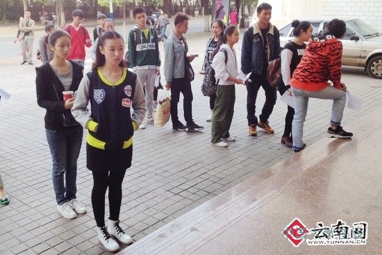 <a href='/Gaokao/College/Details/GBBK0795'>上海戏剧学院</a>艺考云南考点开考 考生纷纷亮才艺