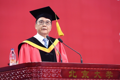 <a href='/Gaokao/College/Details/GBBK0006'>北京大学</a>校长寄语毕业生:吃亏就是占便宜