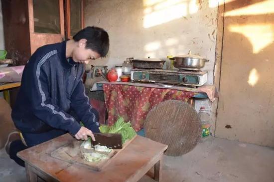 众望会给一家人做上一顿热乎乎的饭菜,2014年拍摄