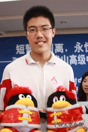 北京市文理状元揭晓：放弃港校 分别选北大清华