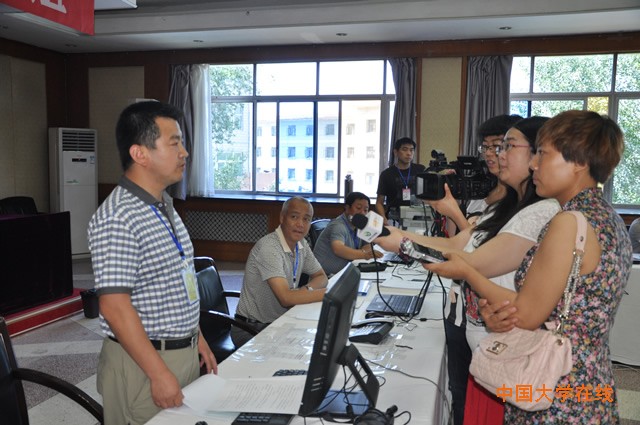 省招办邀请新闻媒体零距离直面我省普通高校招生录取现场