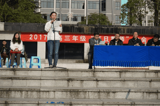 刘昱旻（裸分 700、总分 720，全省文科第一名）