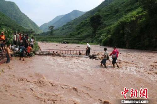 资料图:云南连日强降雨导致河流湍急。 钟欣 摄