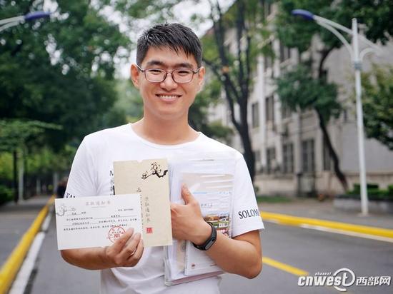 <a href='/Gaokao/College/Details/GBBK0099'>西北大学</a><a href='/Gaokao/Professional/Details/070901'>地质学</a>系年仅19岁的博士研究生新生范焱。（<a href='/Gaokao/Professional/Details/130404'>摄影</a>：马骞 王柏琛）
