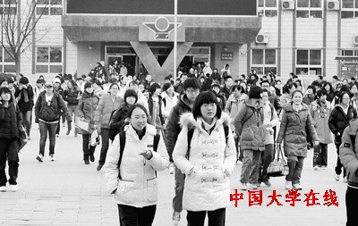 　“北约”自主招生考试育英中学考点。吴 未摄 