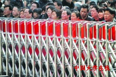 家长翘首以待