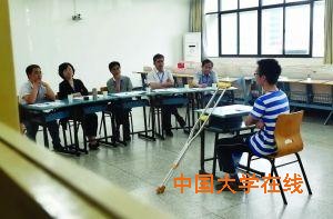一高校自主招生面试考鸡蛋碰石头何时不会破